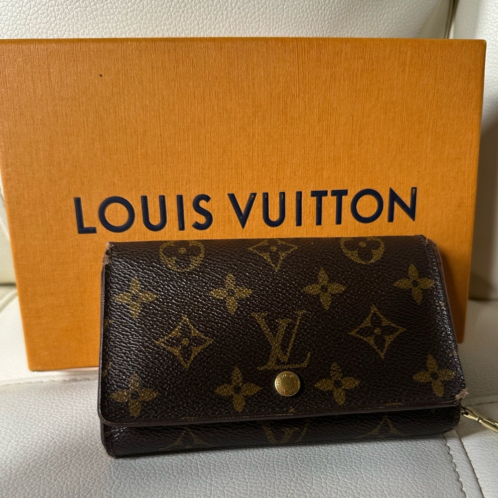 LV Monogram wallet